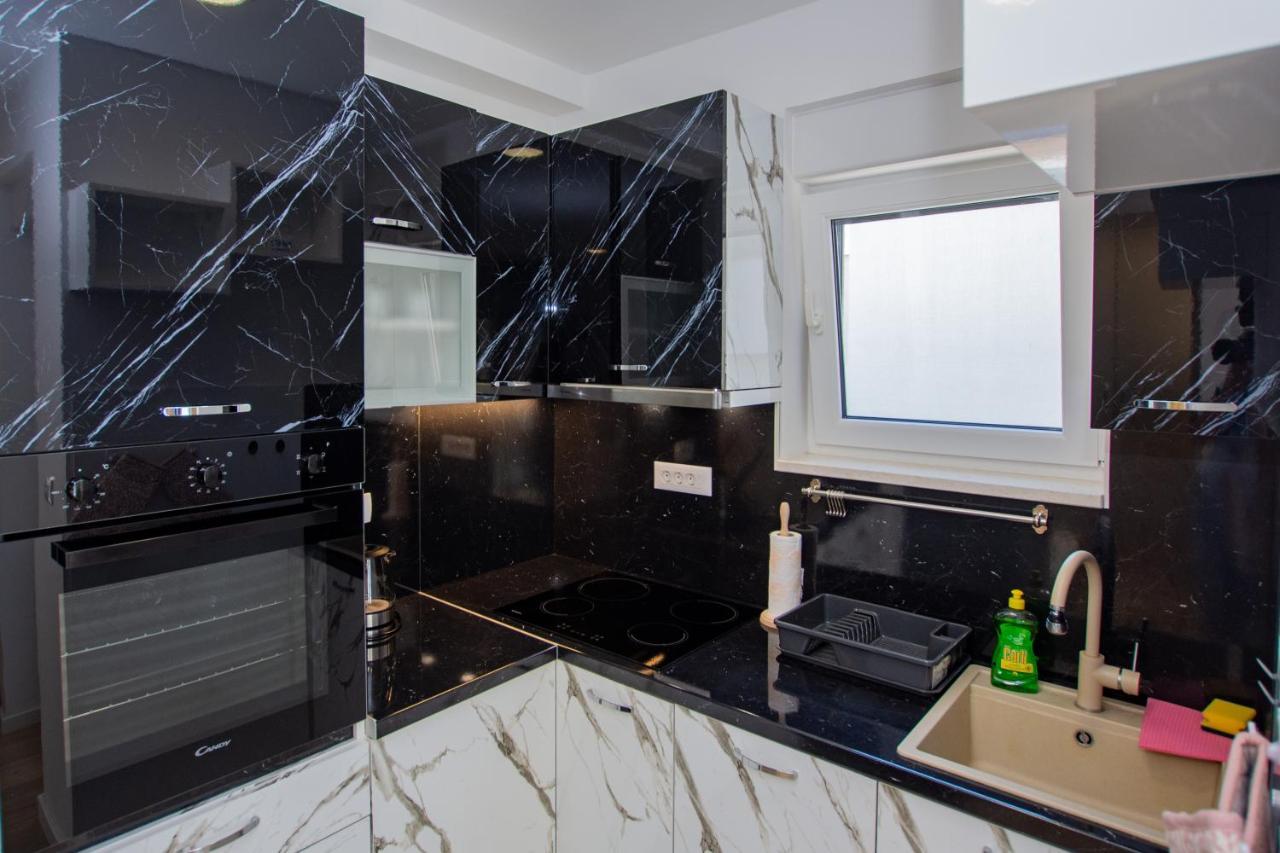 Goldy Apartment